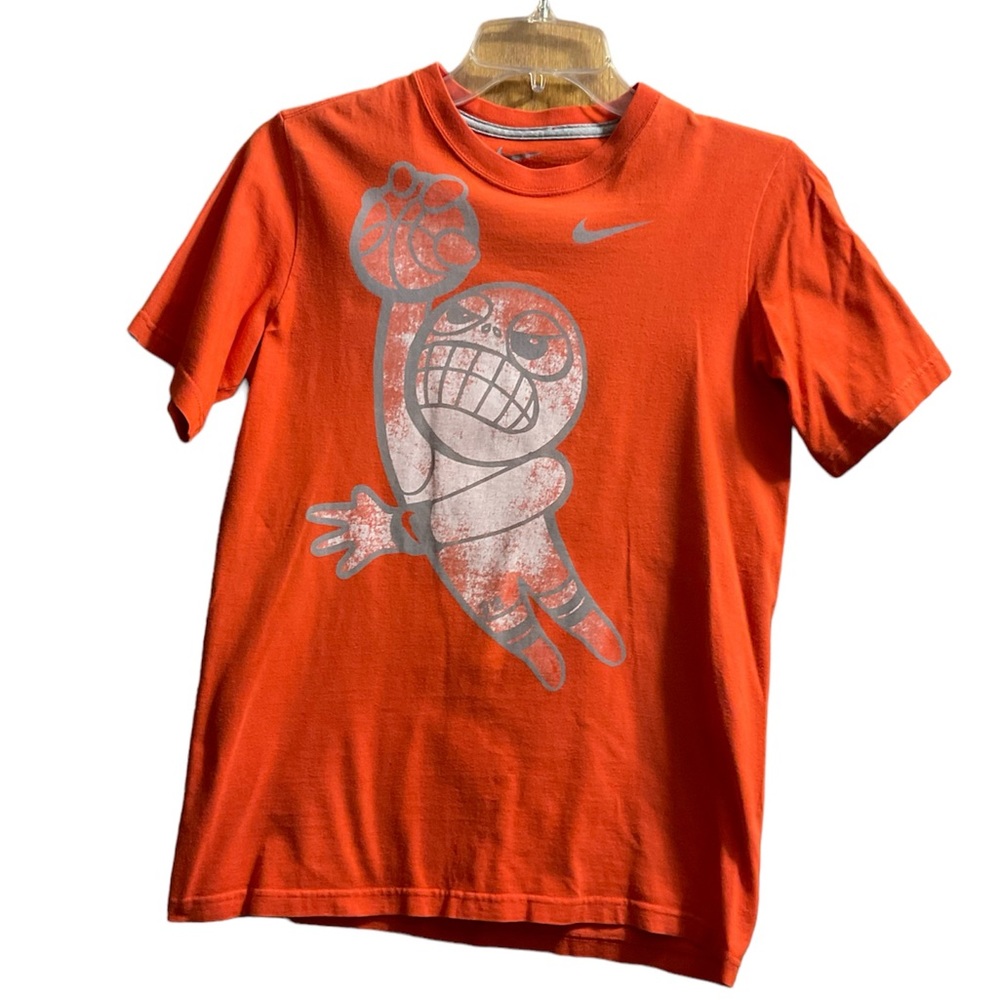 Boy’s Nike Orange Short Sleeve Graphic Slam Dunk Basketball T-Shirt.